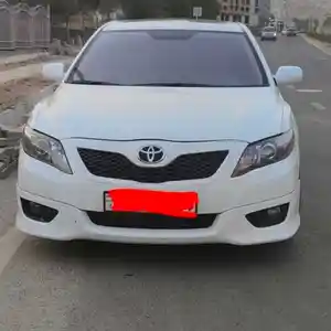 Фиолетовое стекло на Toyota Camry 2