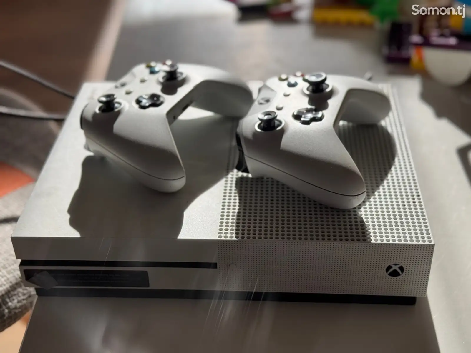 Игровая приставка Xbox One S 1TB-1