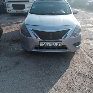 Nissan Versa, 2015