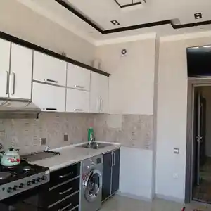 2-комн. квартира, 3 этаж, 80 м², 102мкр