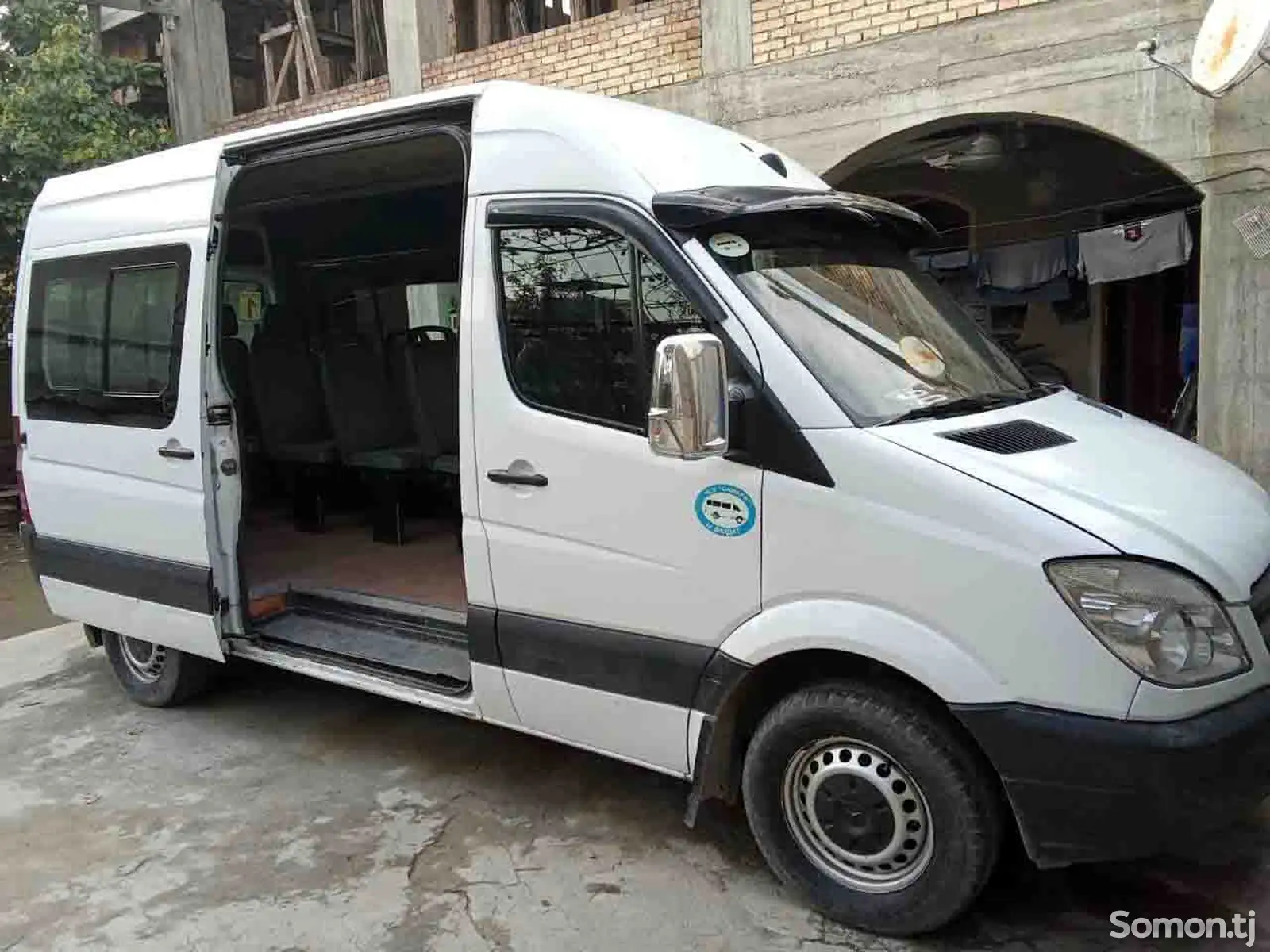 Микроавтобус Mercedes Benz Sprinter-1