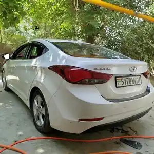 Hyundai Elantra, 2015