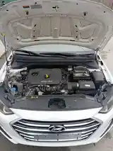 Hyundai Elantra, 2017-7