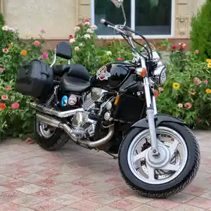 Мотоцикл Honda Magna V4 750cc