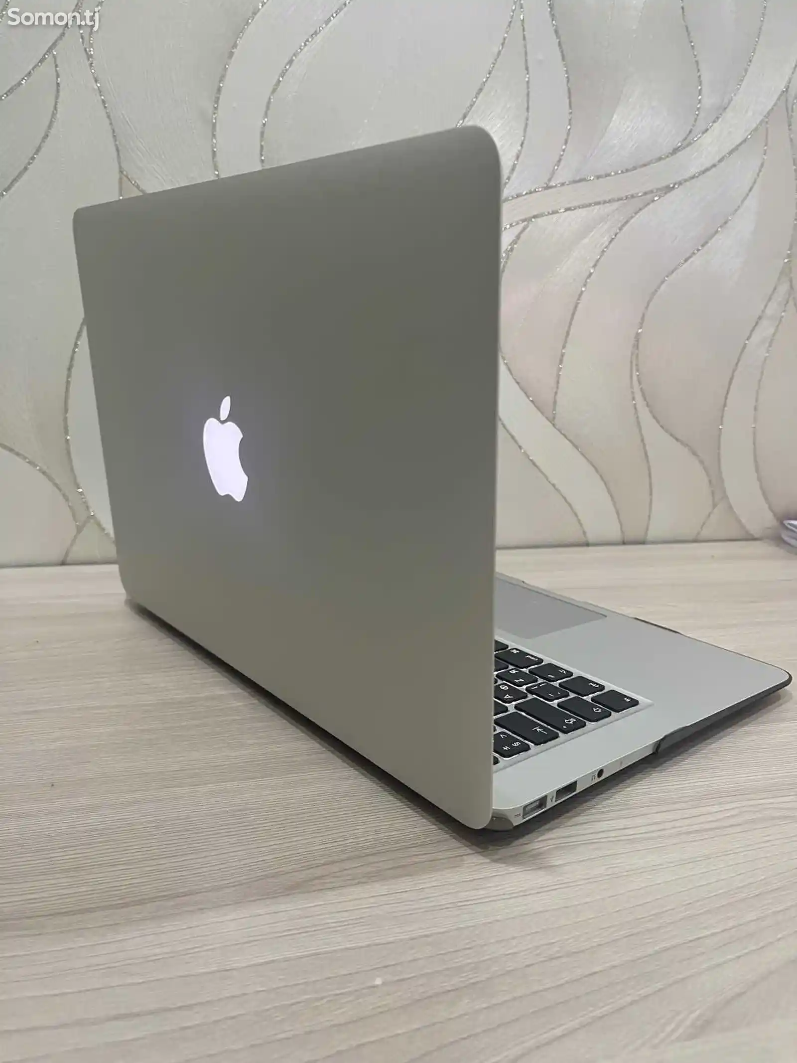 Ноутбук Apple Macbook Air-11