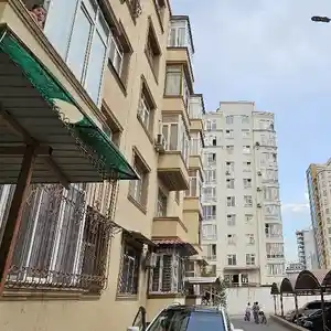 3-комн. квартира, 1 этаж, 80 м², 19 мкр