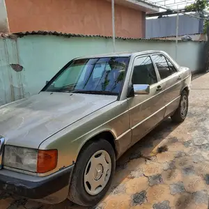 Mercedes-Benz W124, 1989