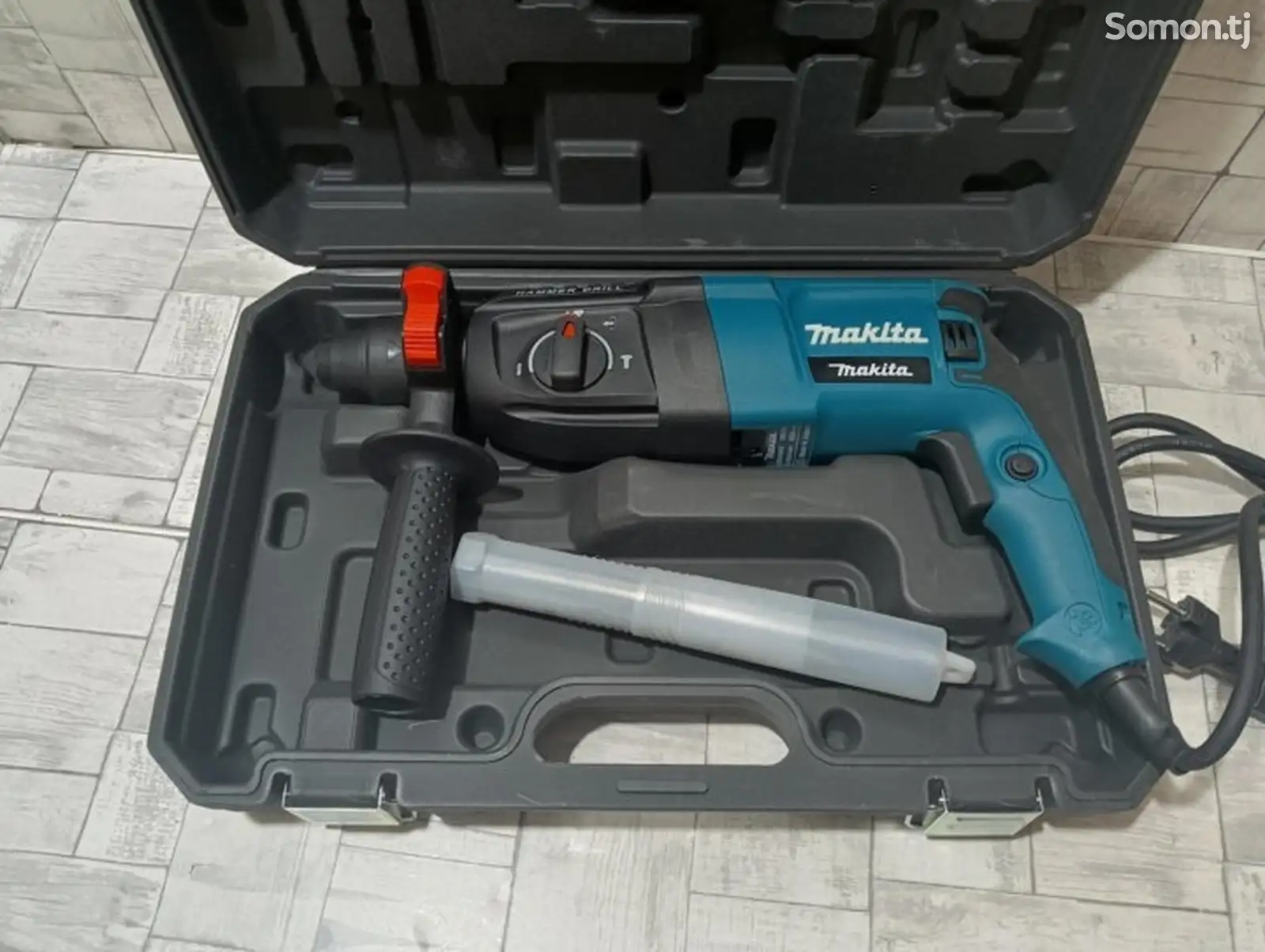 Перфоратор Makita 1050 Вт-2