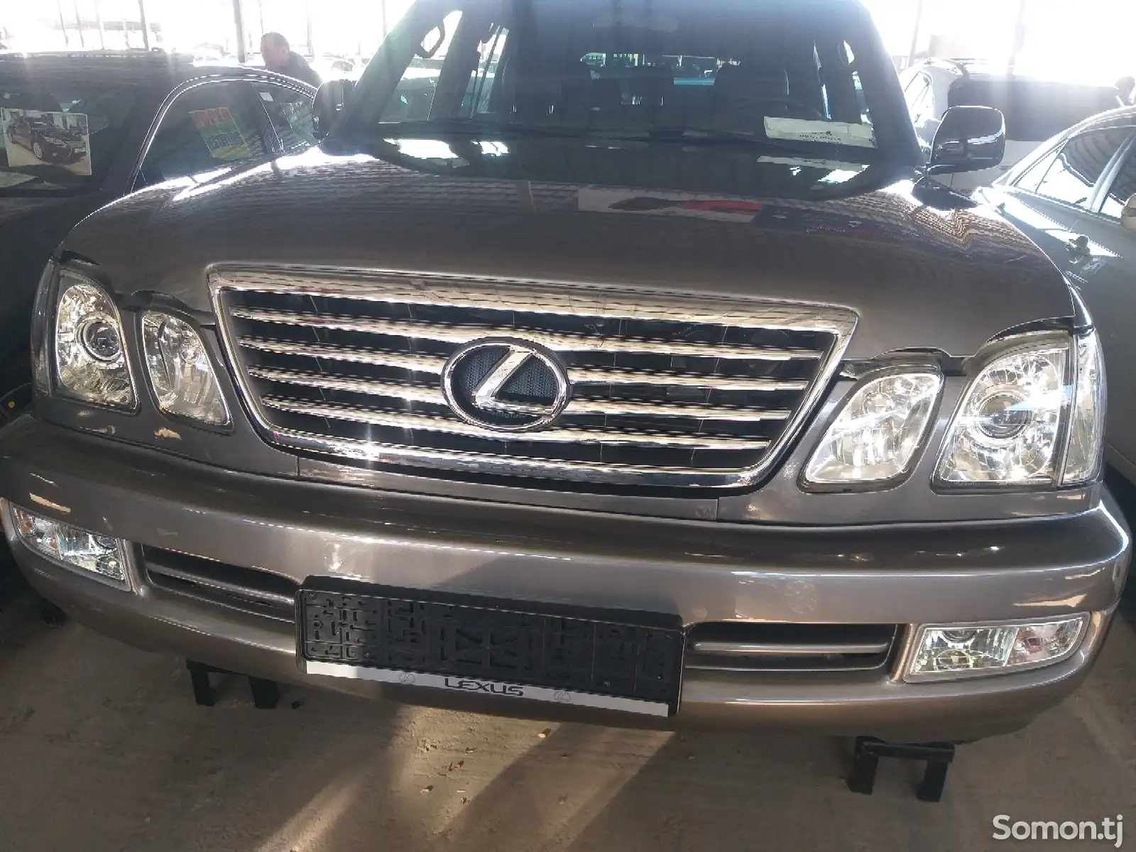 Lexus LX series, 2004