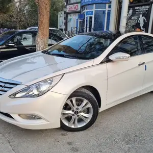 Hyundai Sonata, 2011