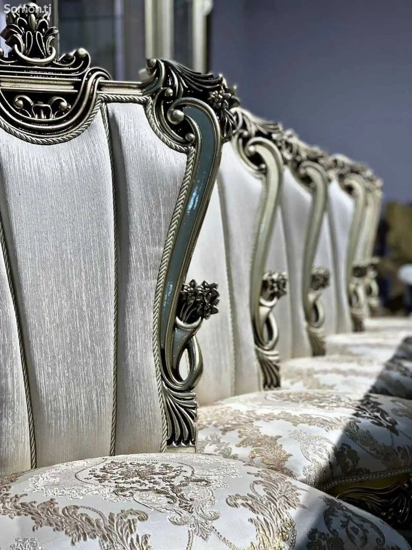 Королевский комплект стола и стульев Gold-4