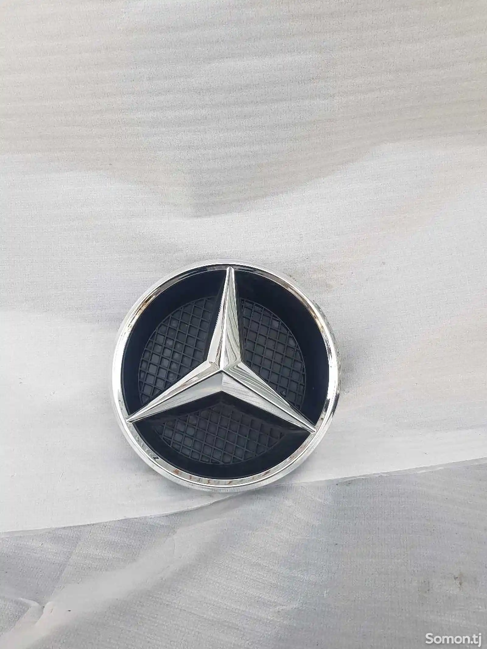 Знак облицовки на Mercedes w212 w204-2