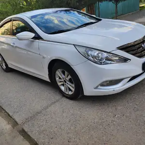 Hyundai Sonata, 2011