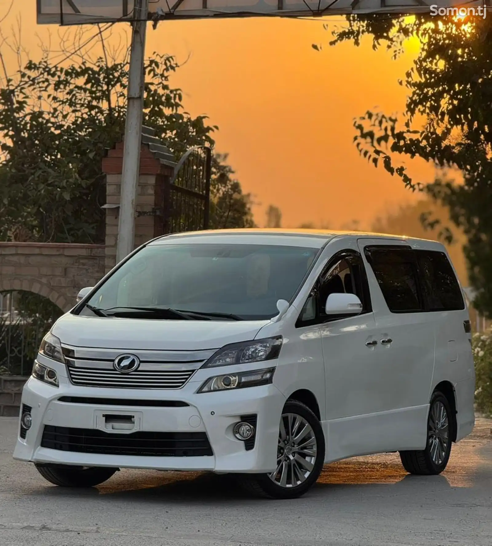 Toyota Vellfire, 2015-3