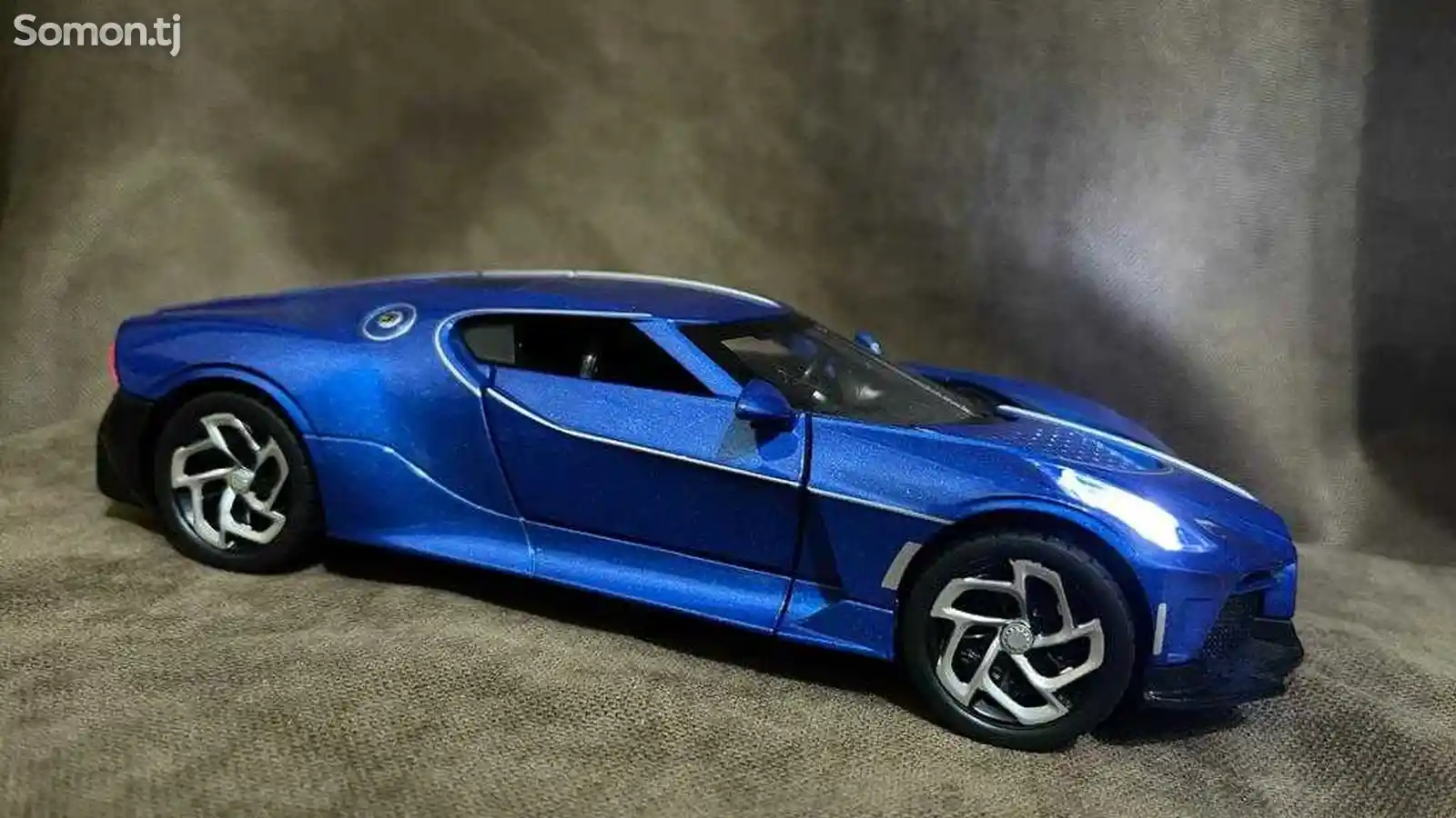 Машинка металлическая Bugatti-3