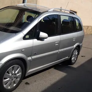 Opel Zafira, 2005