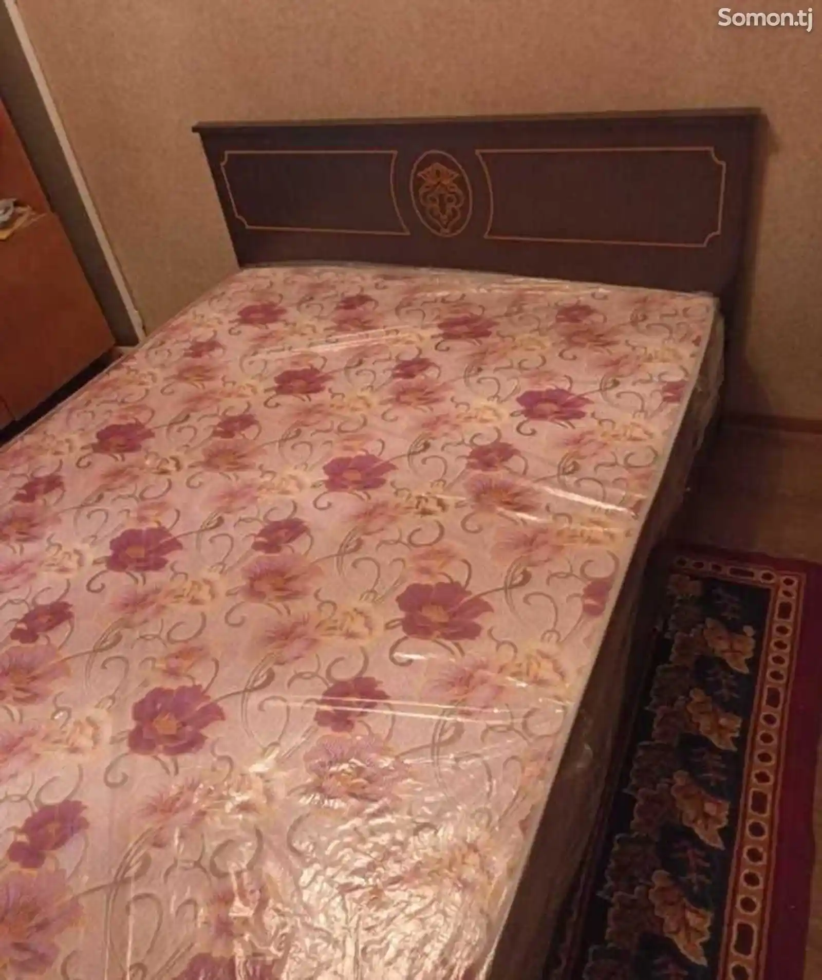 Двуспальная кровать