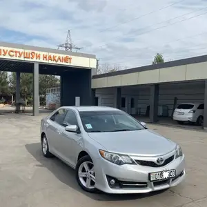 Toyota Camry, 2012