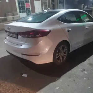 Hyundai Elantra, 2017