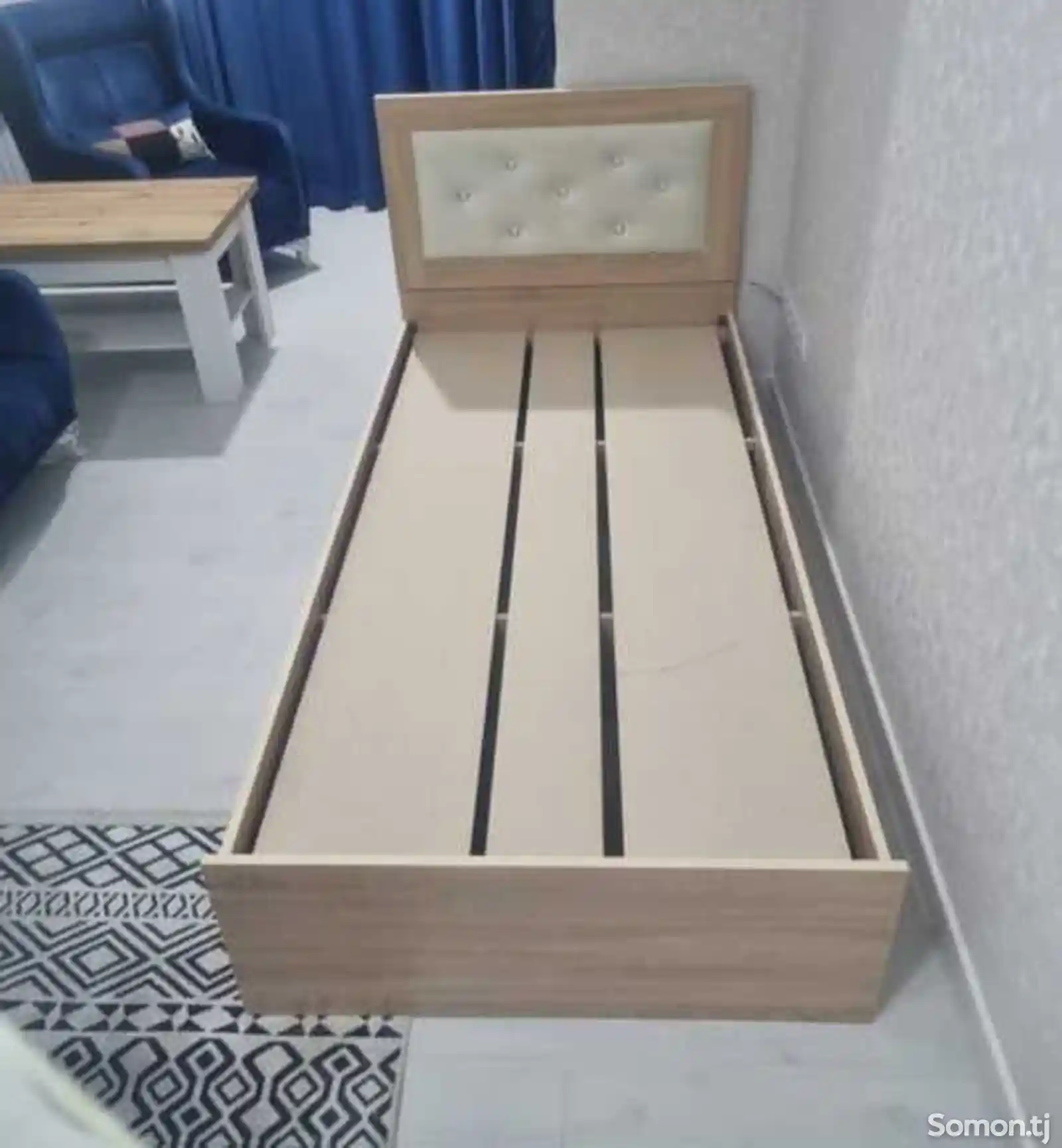 Кровать с медицинским матрасом-1