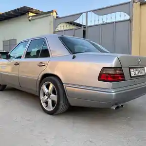 Mercedes-Benz W124, 1995