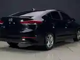 Hyundai Elantra, 2017-8