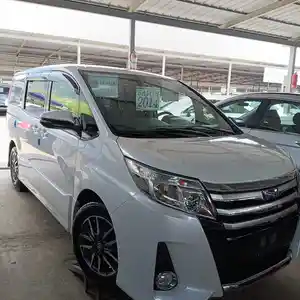 Toyota Voxy, 2014