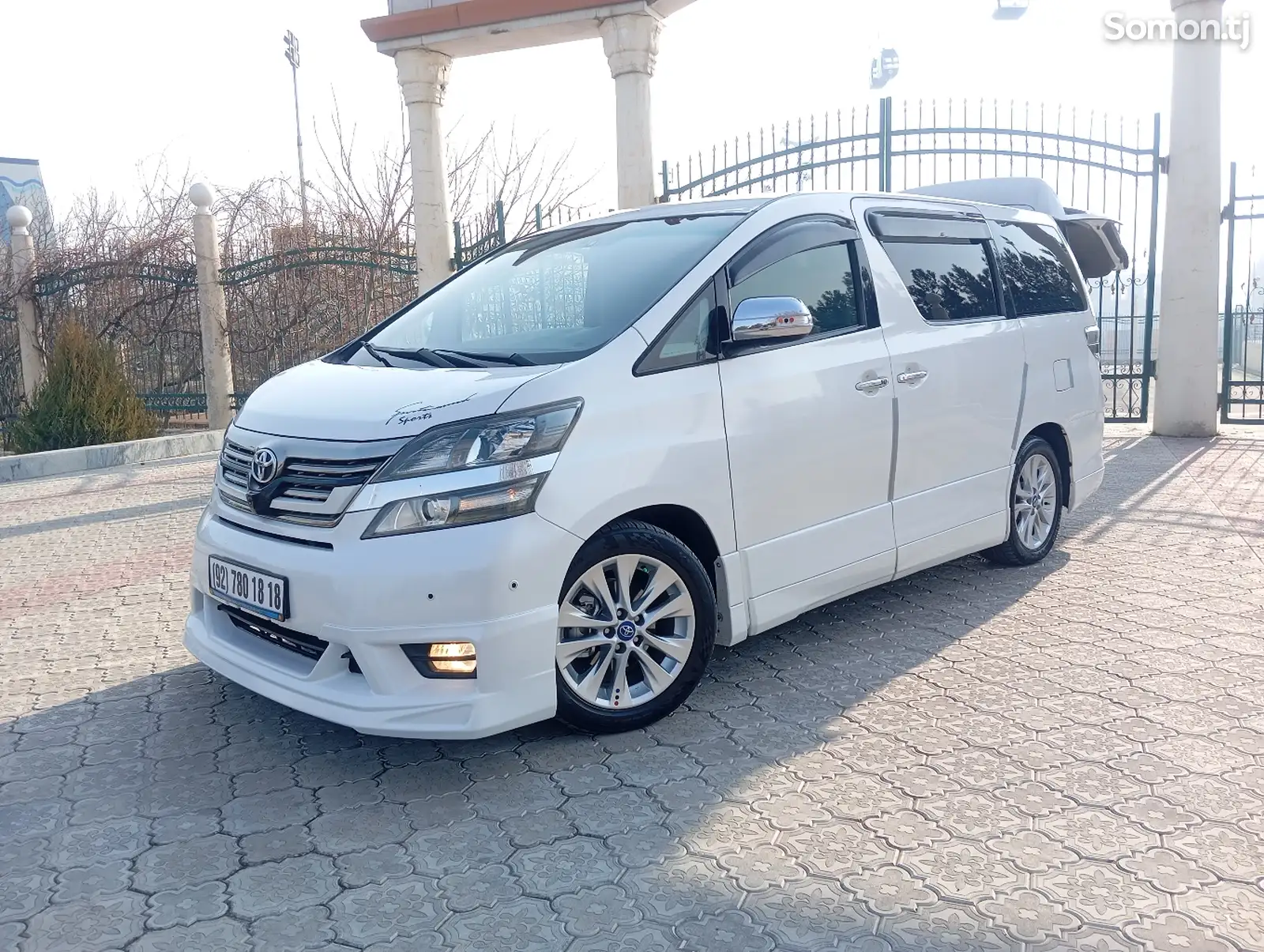 Toyota Vellfire, 2012-1