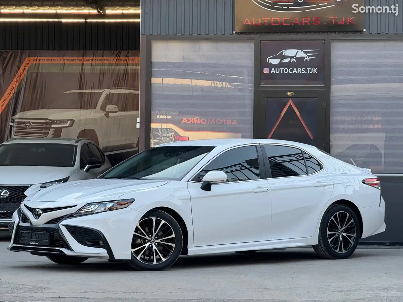 Toyota Camry, 2018-1