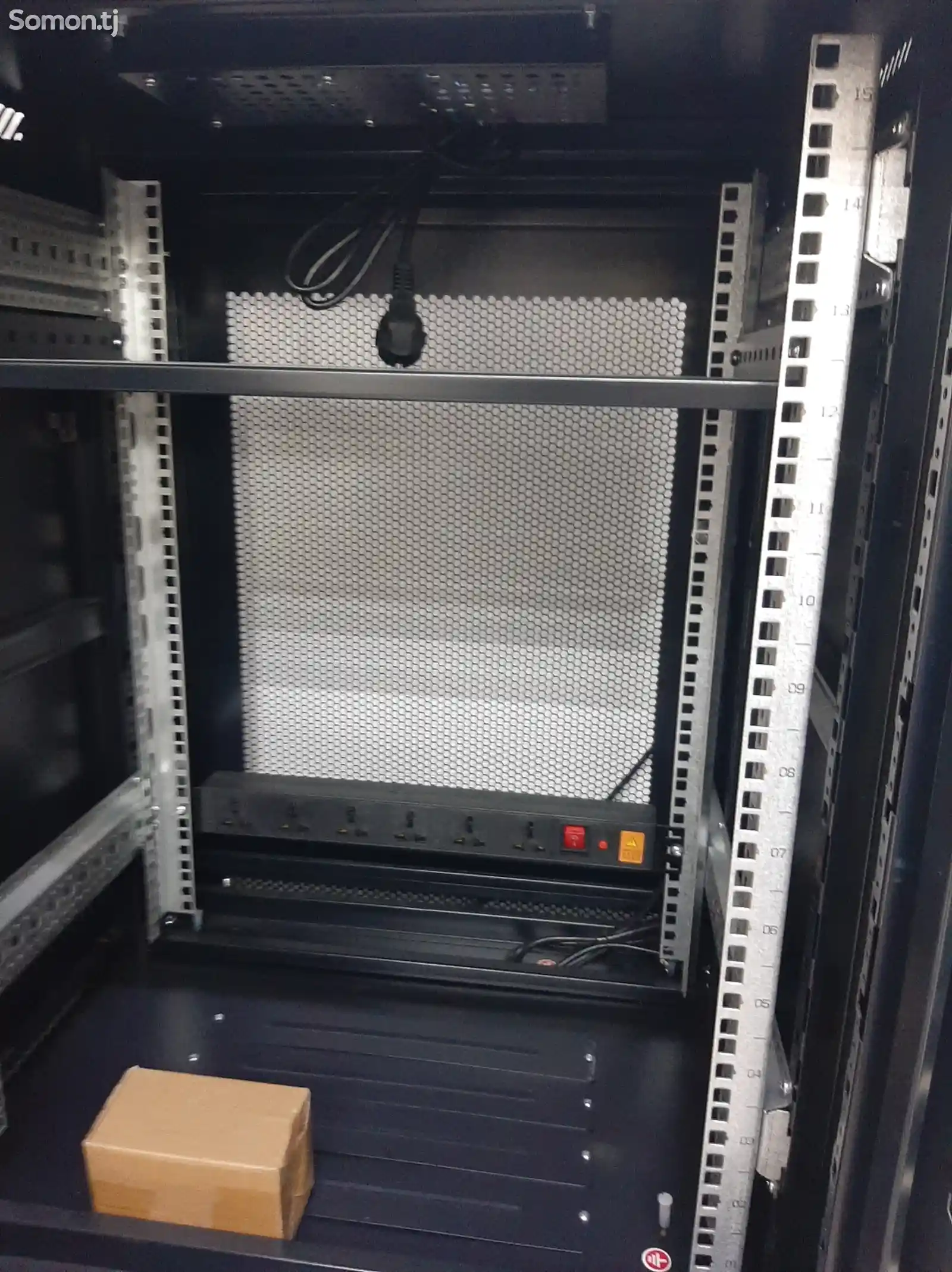 Серверный шкаф Ubuntu 15 Unit-2