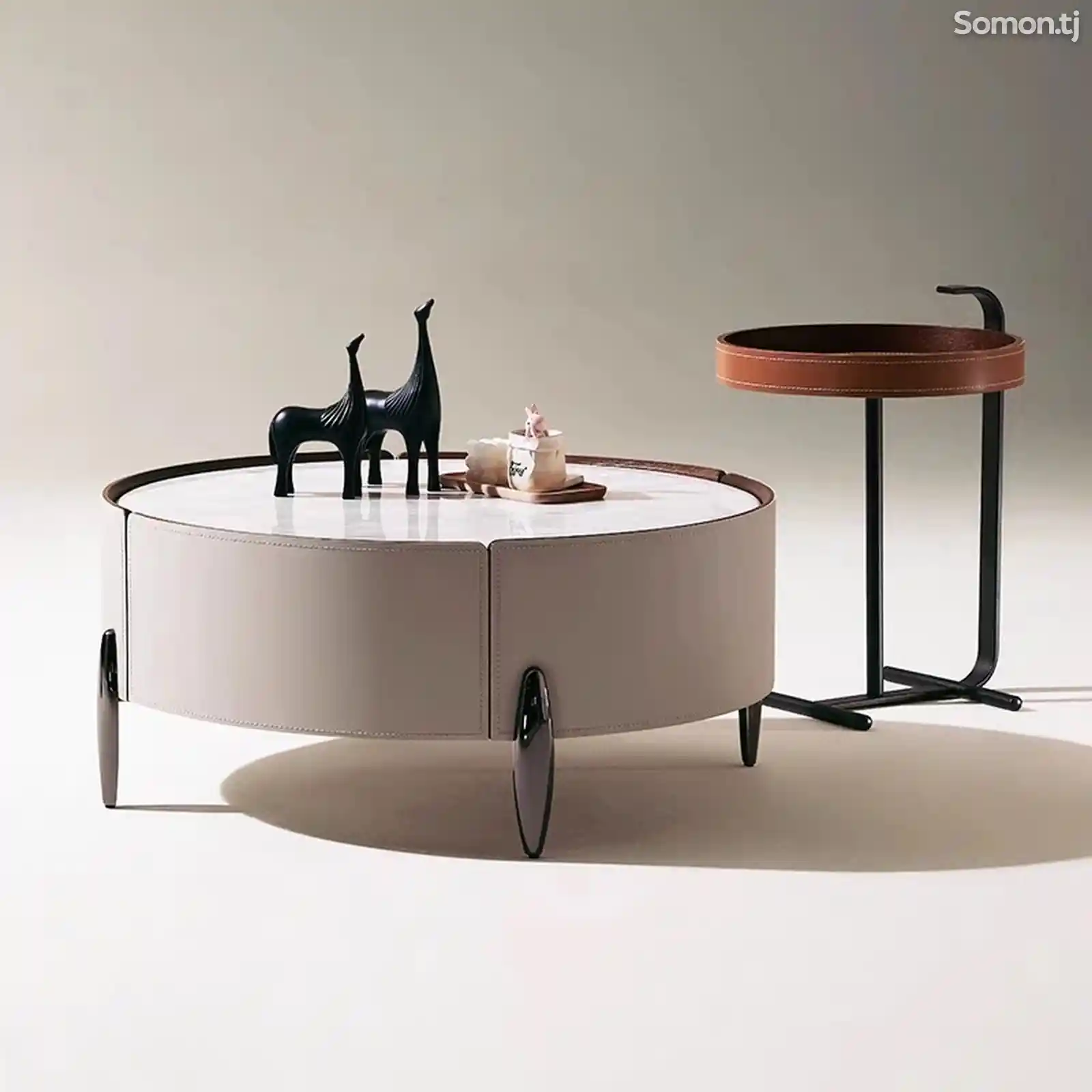 Круглый кофейный столик из искусственного мрамора-1