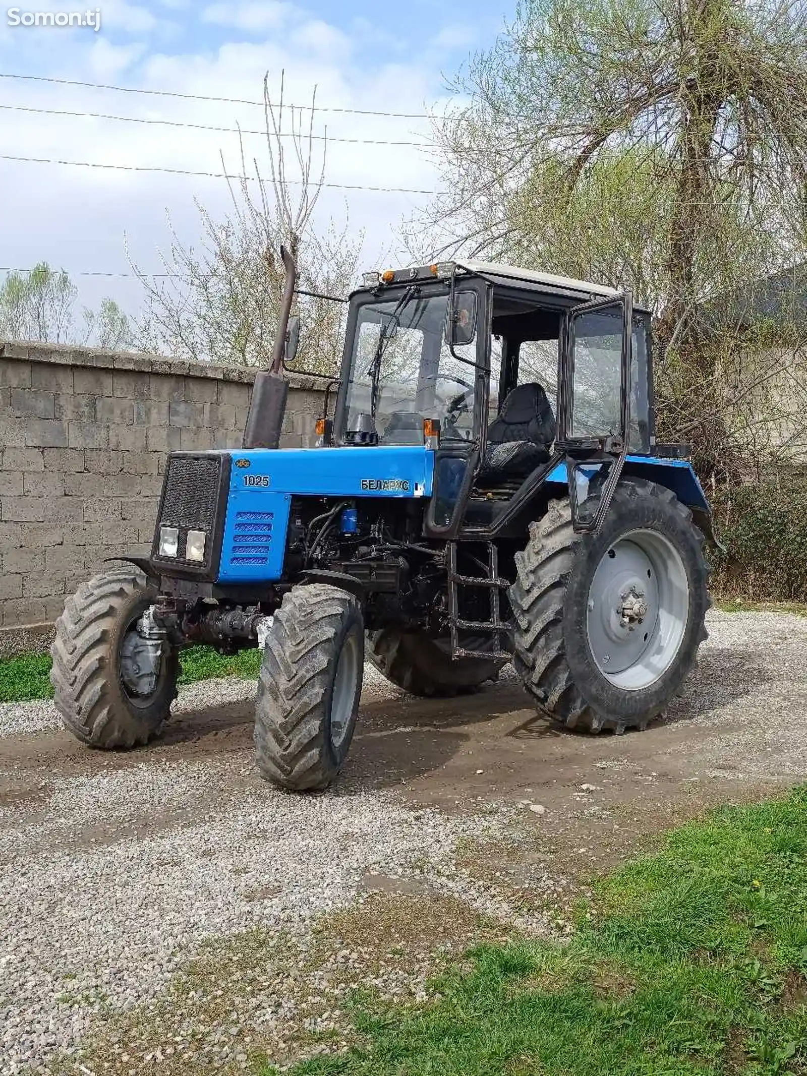 Трактор 1025-4