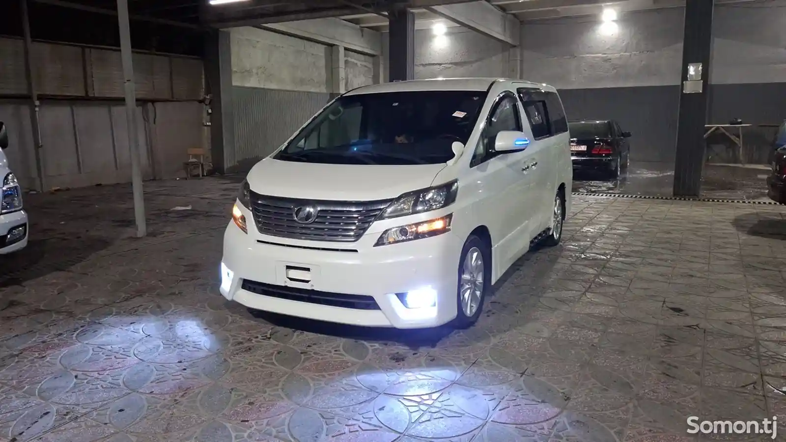 Toyota Vellfire, 2014-1