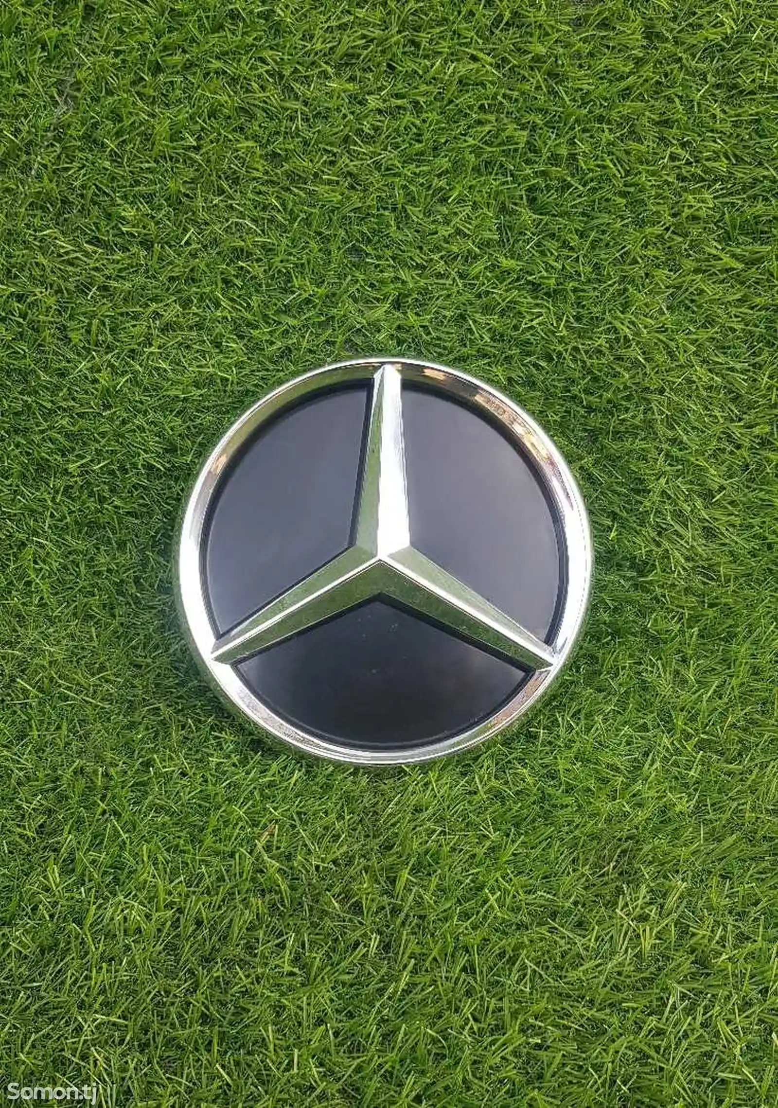 Знак облицовки от Mercedes W204-1