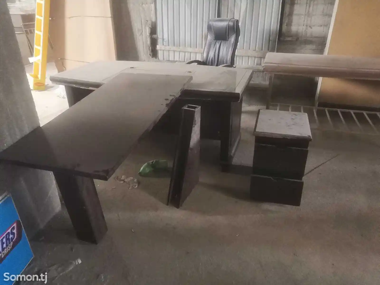 Офисные кресло и стол-4