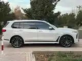 BMW X7, 2023-4