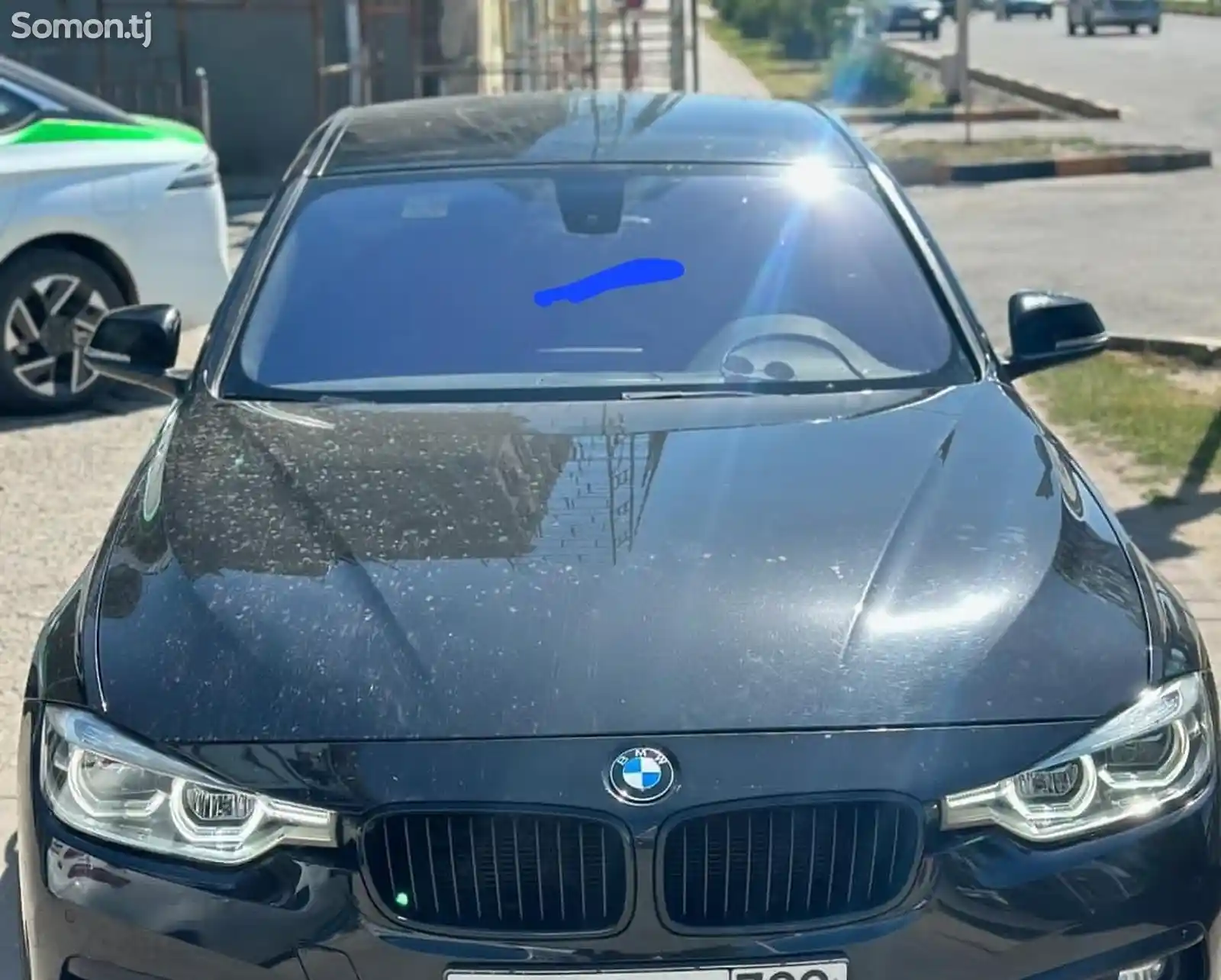 Лобовое стекло фиолетовый на BMW F30