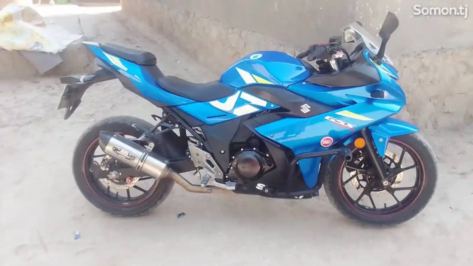 Мотоцикл Suzuki Gsx R250-1