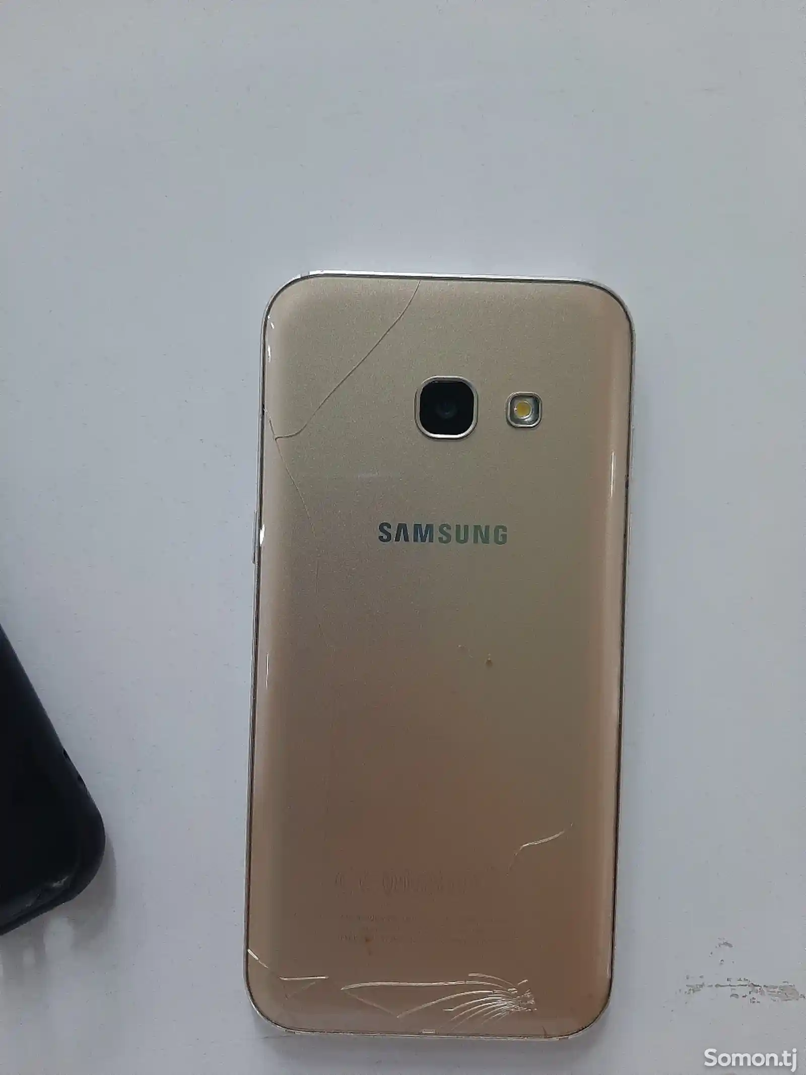 Samsung galaxy А3 2017-1