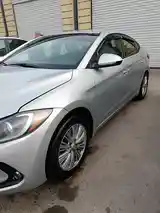 Hyundai Elantra, 2017-3