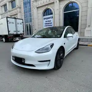 Tesla Model 3, 2022