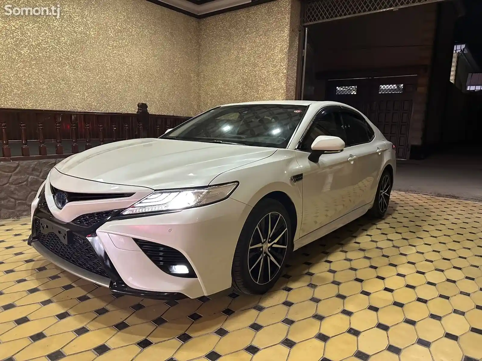 Toyota Camry, 2018-1