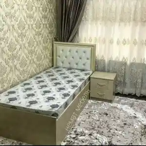 Кровать с матрасам