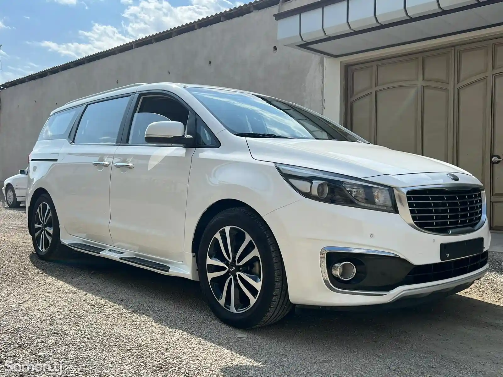 Kia Carnival, 2015-16