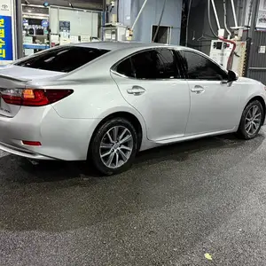 Lexus ES series, 2017