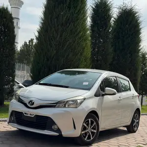 Toyota Vitz, 2015