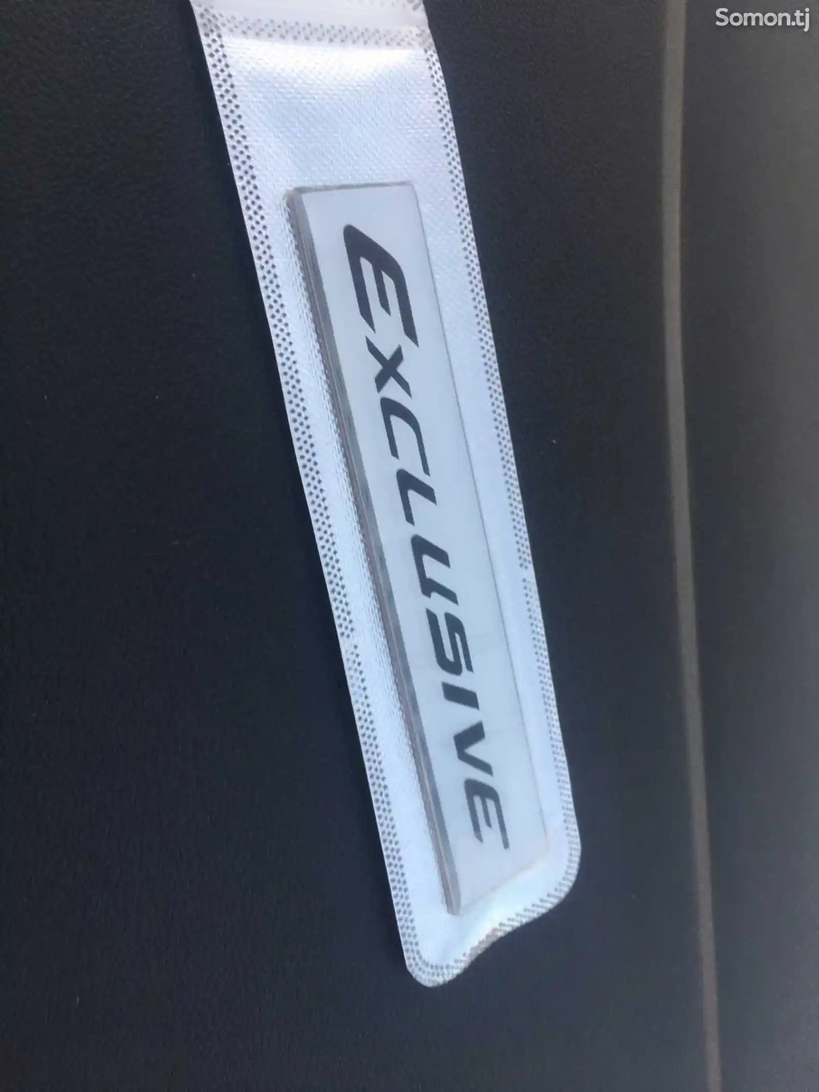 Эмблема Exclusive на багажник Toyota Camry 5-1
