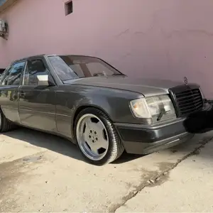 Mercedes-Benz W124, 1989