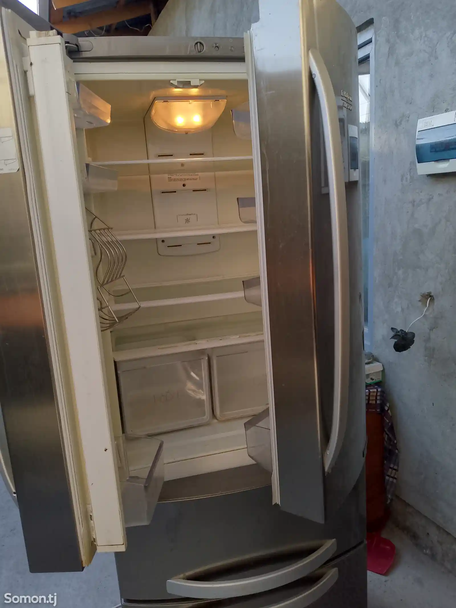 Холодильник Ariston-3