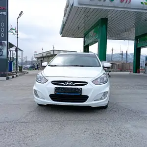 Hyundai Accent, 2012